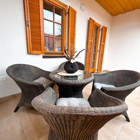Miadora - Apartma Prekmurska Hiska Apartment